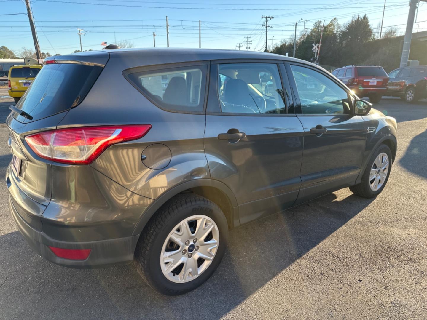 2015 Gray Ford Escape (1FMCU0F71FU) , located at 5700 Curlew Drive, Norfolk, VA, 23502, (757) 455-6330, 36.841885, -76.209412 - Photo#5